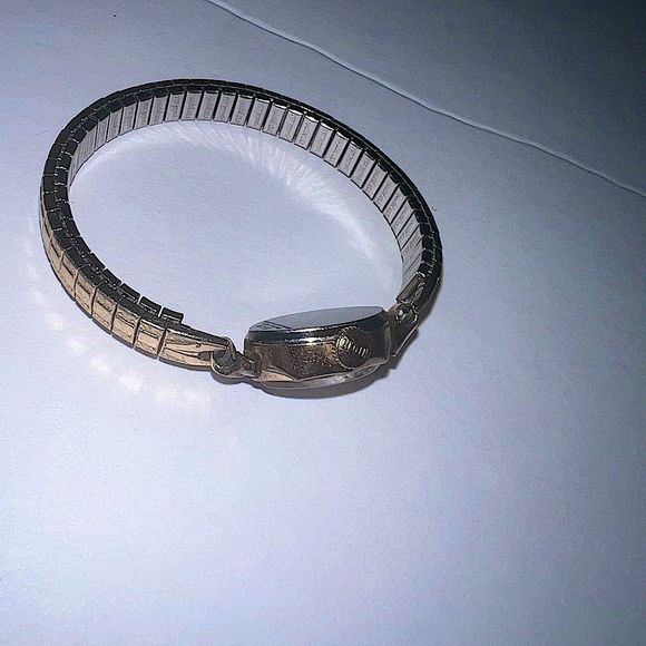 Vintage Women’s Elgin 21 10K Bezel Watch - Picture 6 of 10